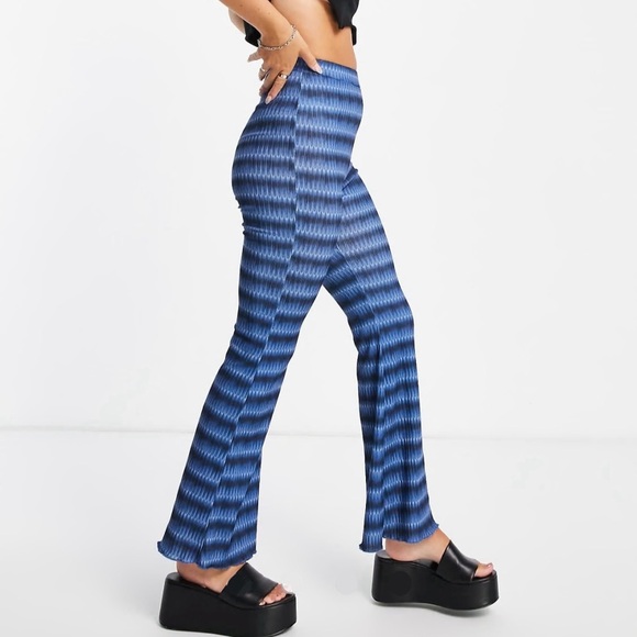 New ASOS Wavy Stripe Print Ribbed Flared Leg Pull On Pants Ombre Blue Size 4 - Picture 4 of 16